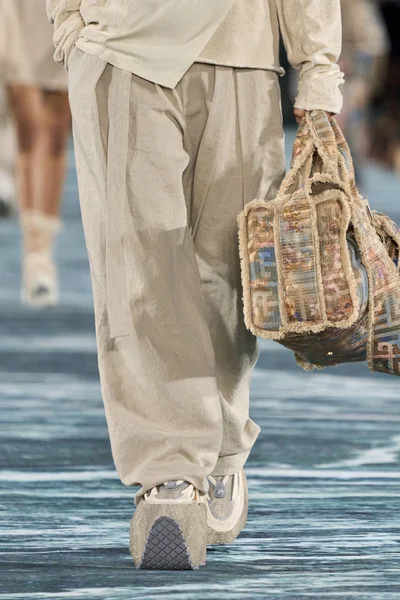 Look 90